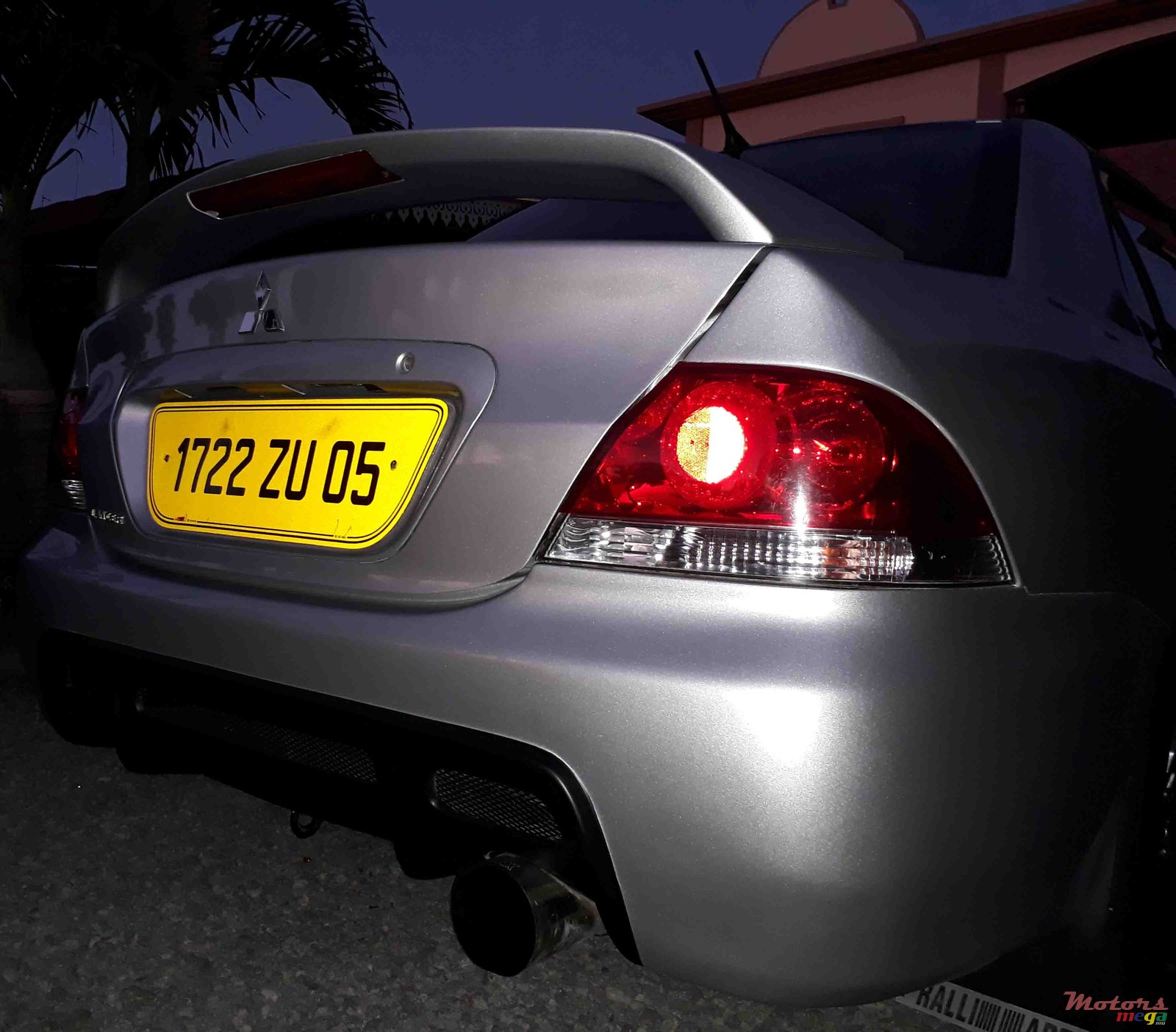 2005' Mitsubishi photo #6