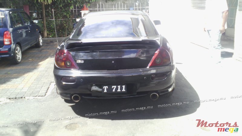 2004' Hyundai Coupe photo #2