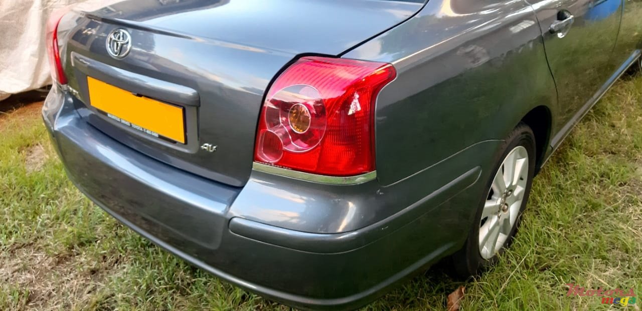 2006' Toyota Avensis photo #3