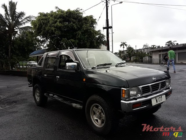 1993' Nissan 4x4 photo #3