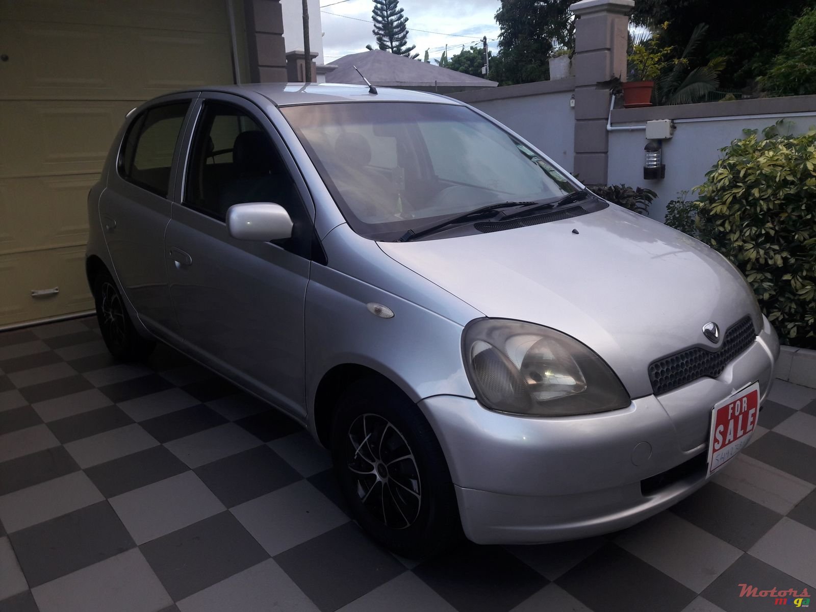 2000' Toyota Vitz photo #1