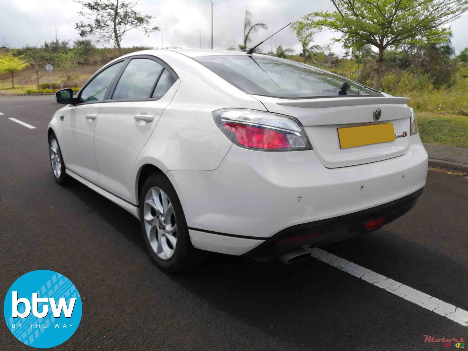 2016' MG RV8 6 photo #2