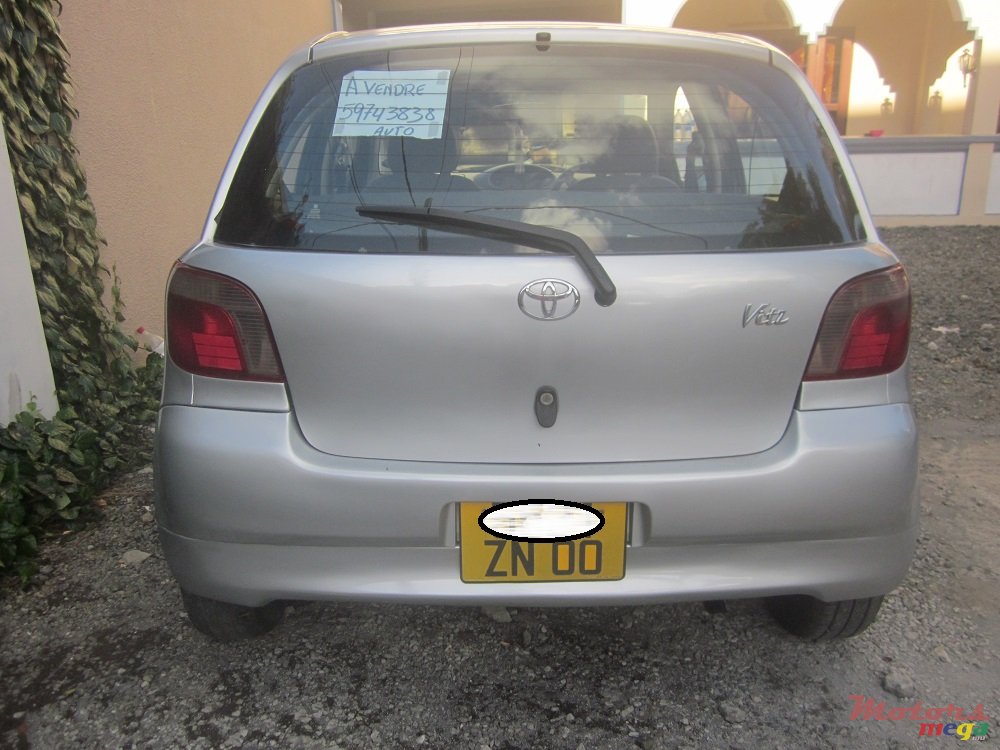 2000' Toyota Vitz photo #2