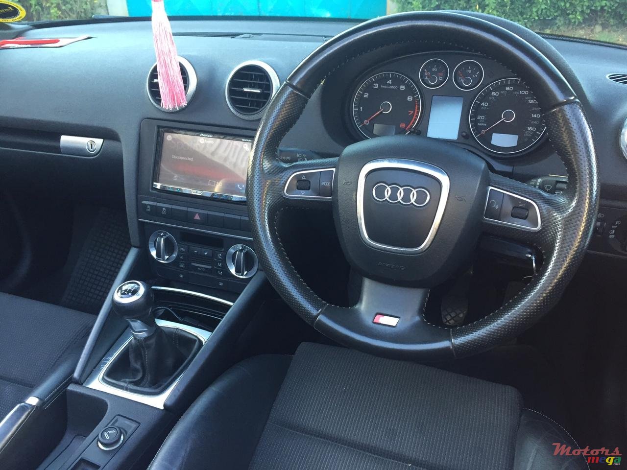 2010' Audi A3 S-Line Convertible photo #7