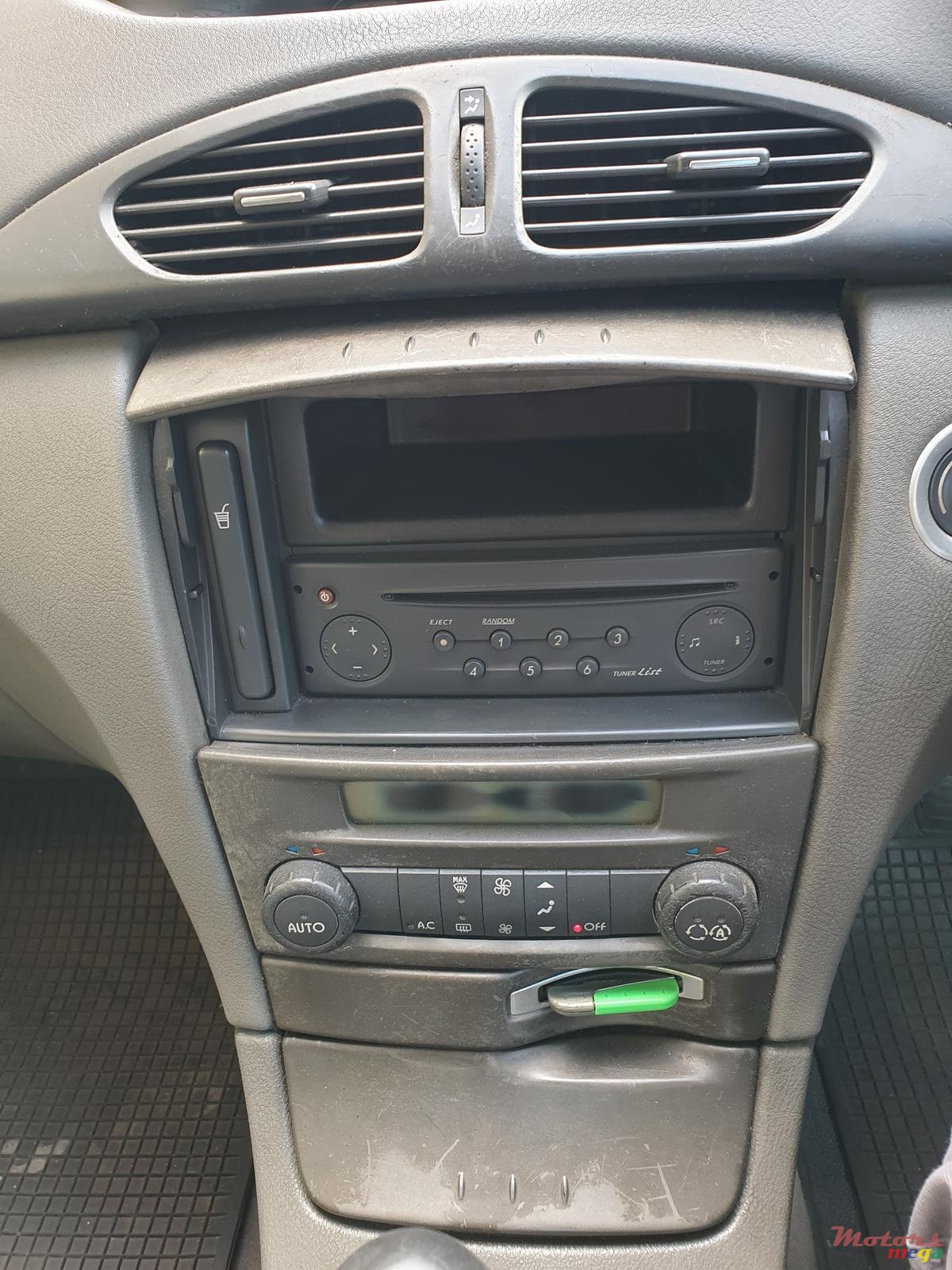 2003' Renault Laguna photo #7