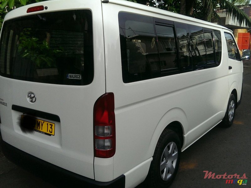 2013' Toyota HiAce photo #2