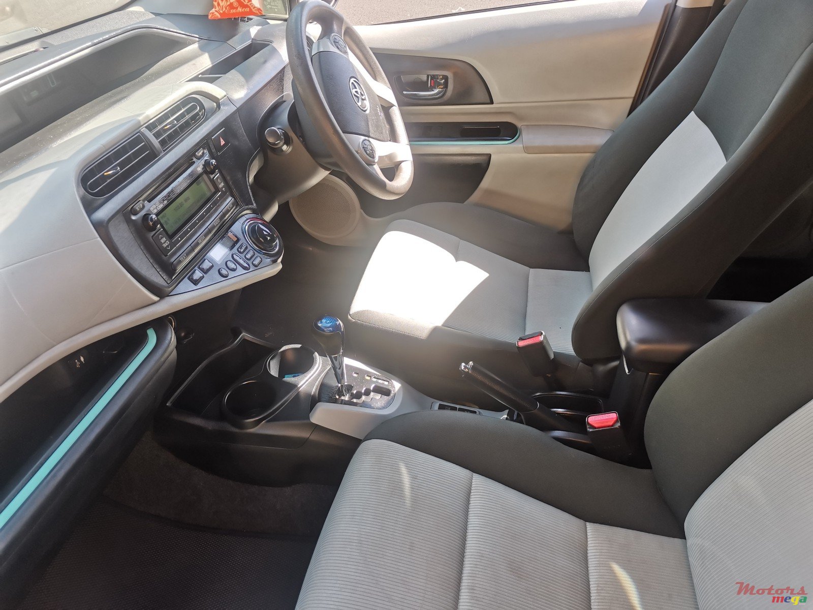 2013' Toyota Aqua photo #7