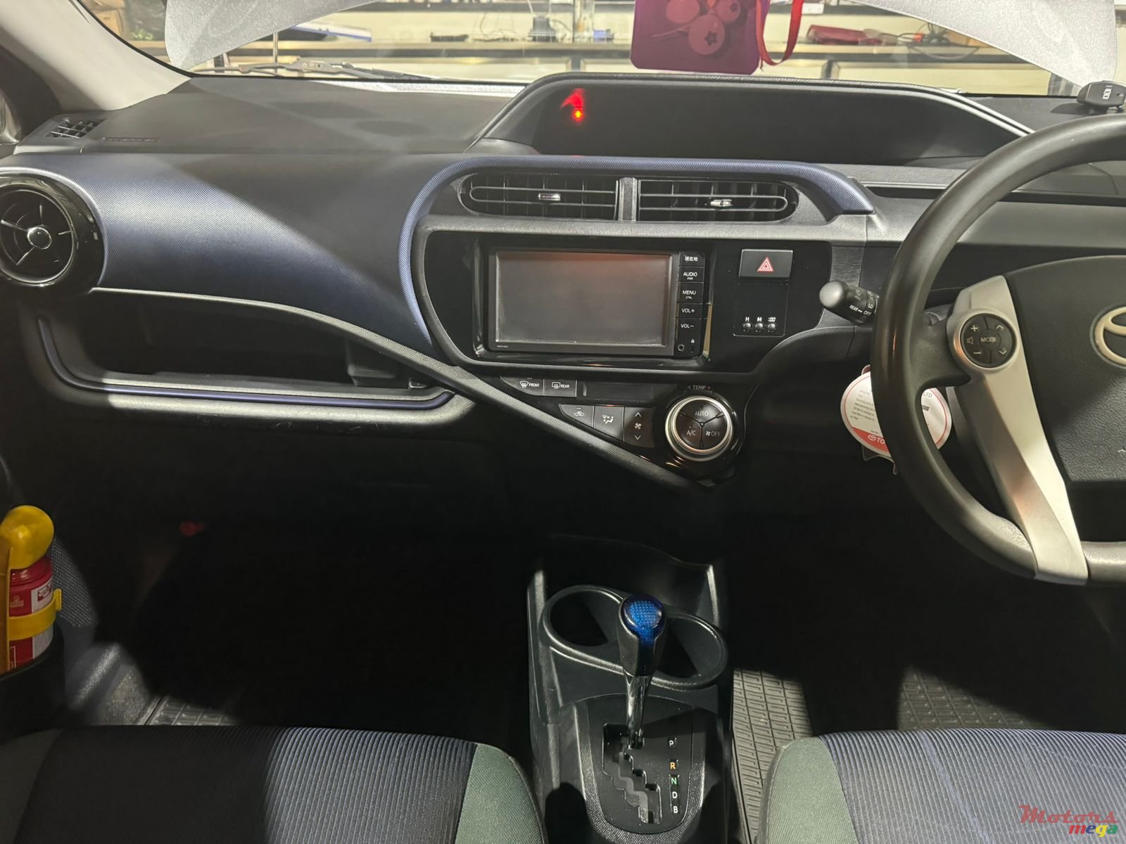 2016' Toyota Aqua photo #2