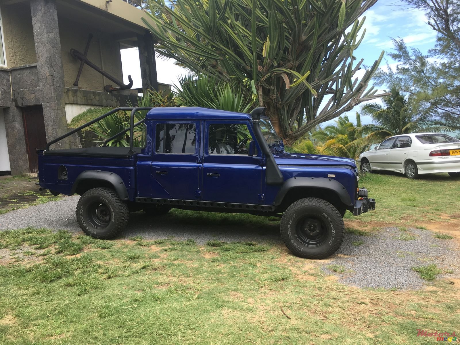 2000' Land Rover Defender photo #2