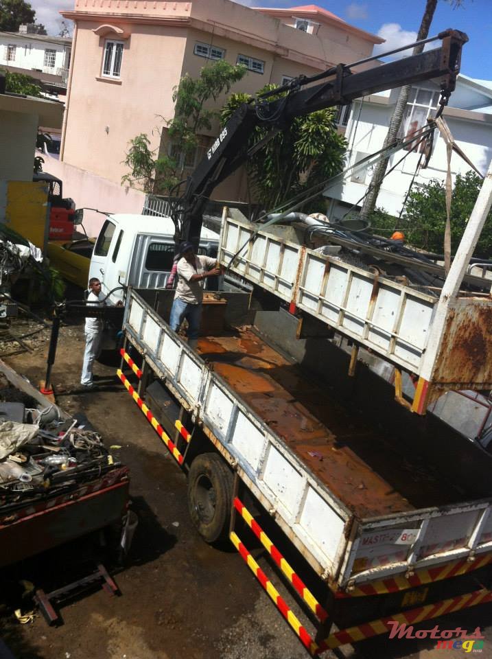 2005' Mitsubishi 6d14 photo #5