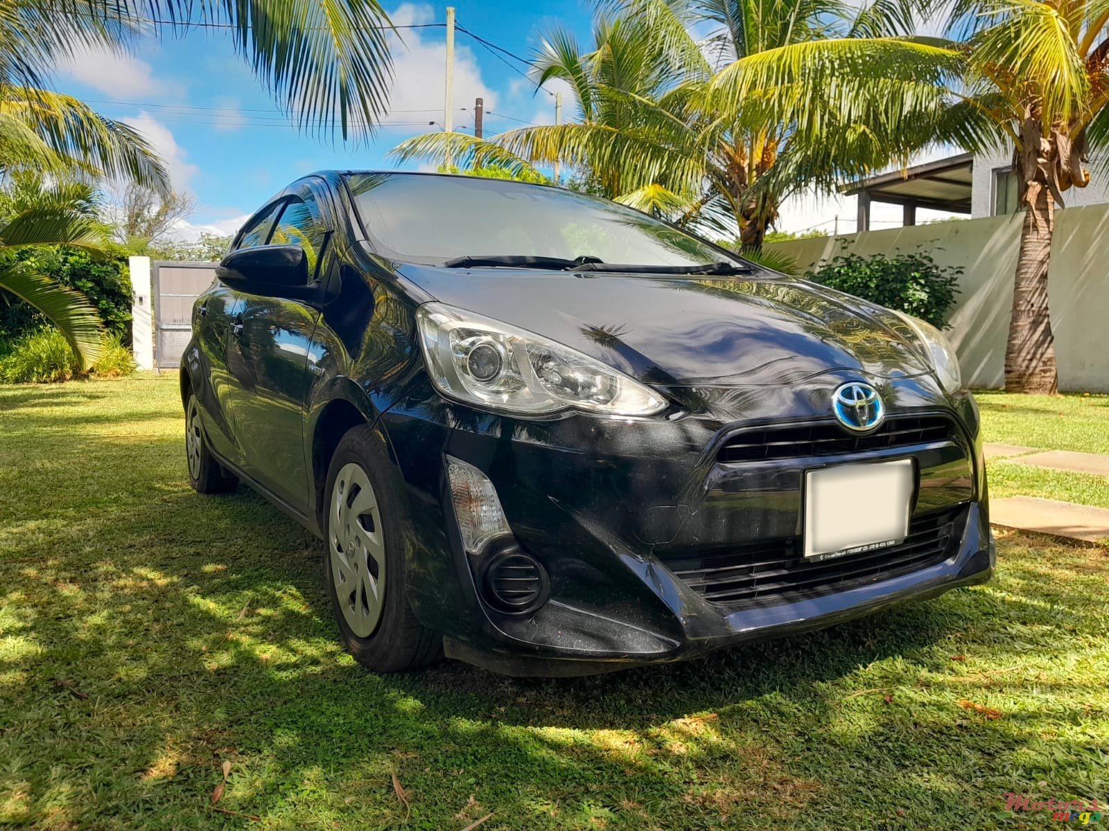 2016' Toyota Aqua photo #1