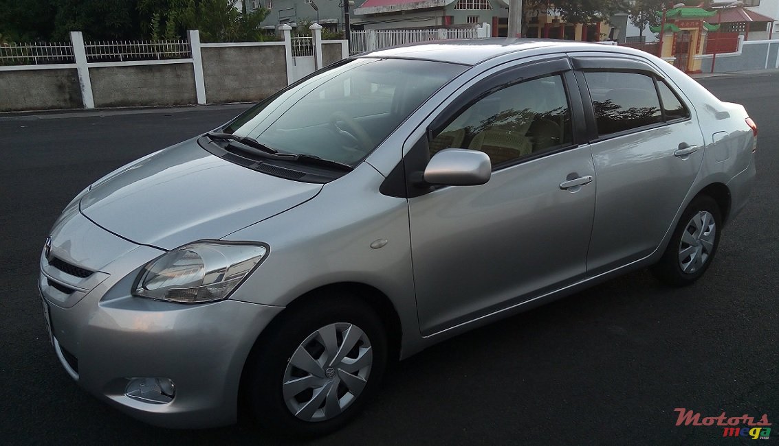 2007' Toyota Belta photo #1