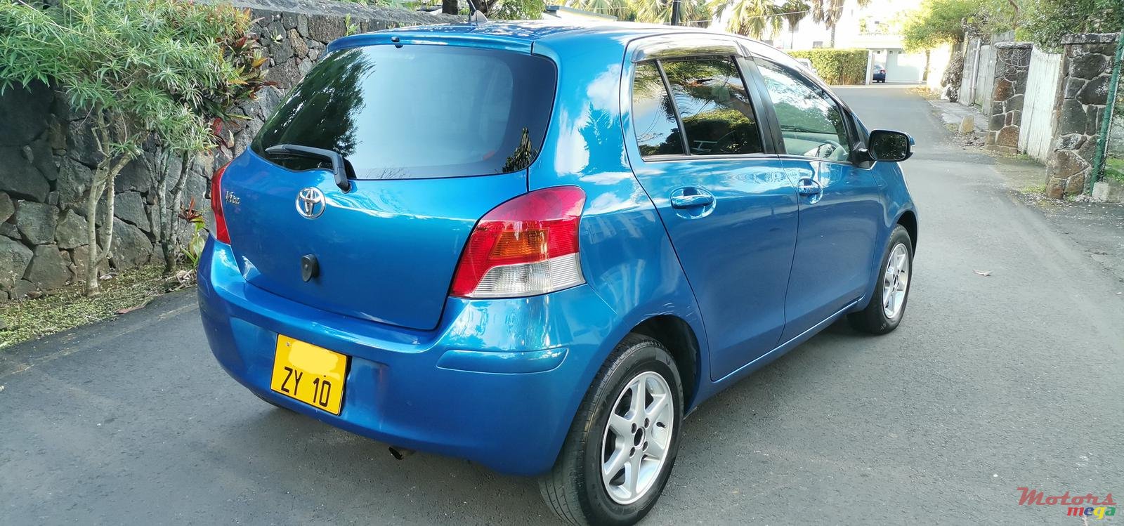 2010' Toyota Vitz 1.3 photo #3