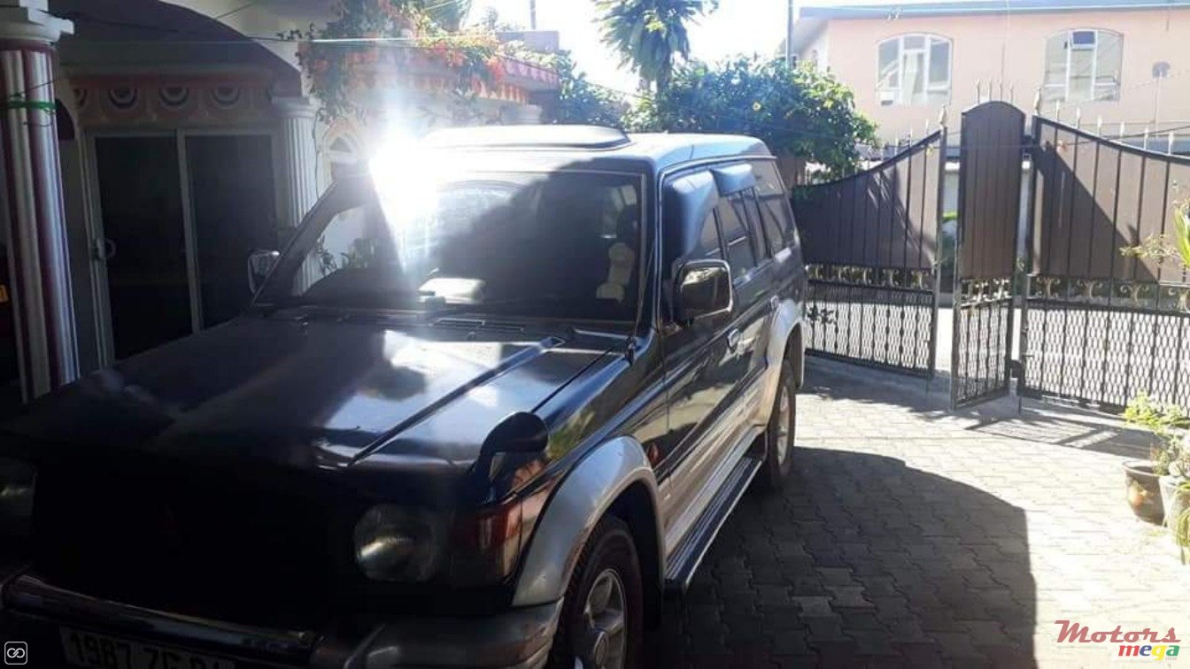 1994' Mitsubishi Pajero photo #4