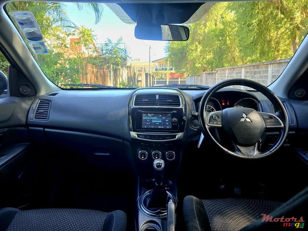 2015' Mitsubishi ASX photo #7