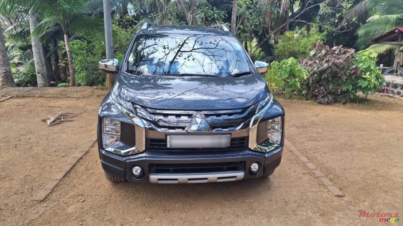 2021' Mitsubishi photo #1