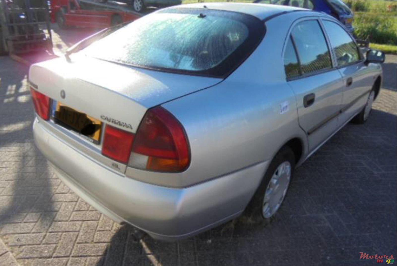 1998' Mitsubishi Carisma photo #1