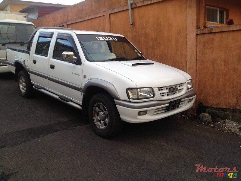 2002' Isuzu KB Series KB300 TDI LX photo #1