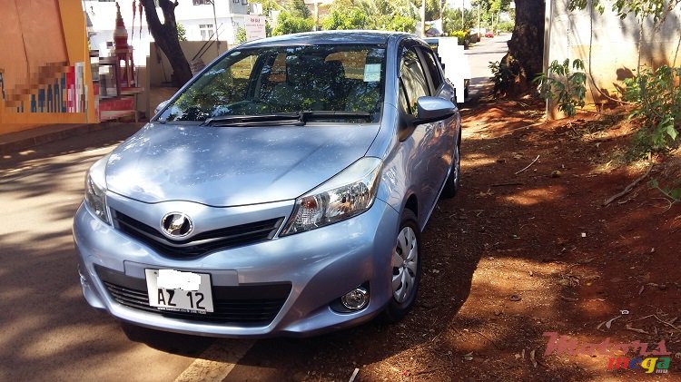 2012' Toyota Vitz photo #2