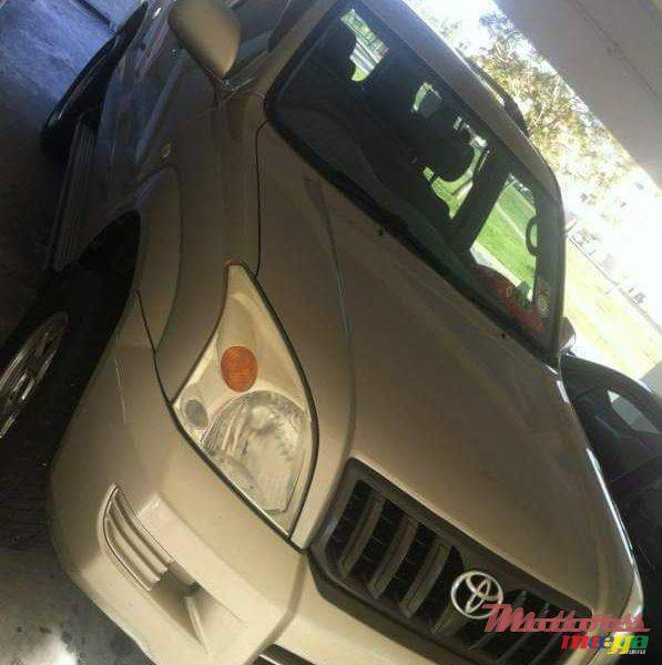 2004' Toyota Land Cruiser Prado photo #1