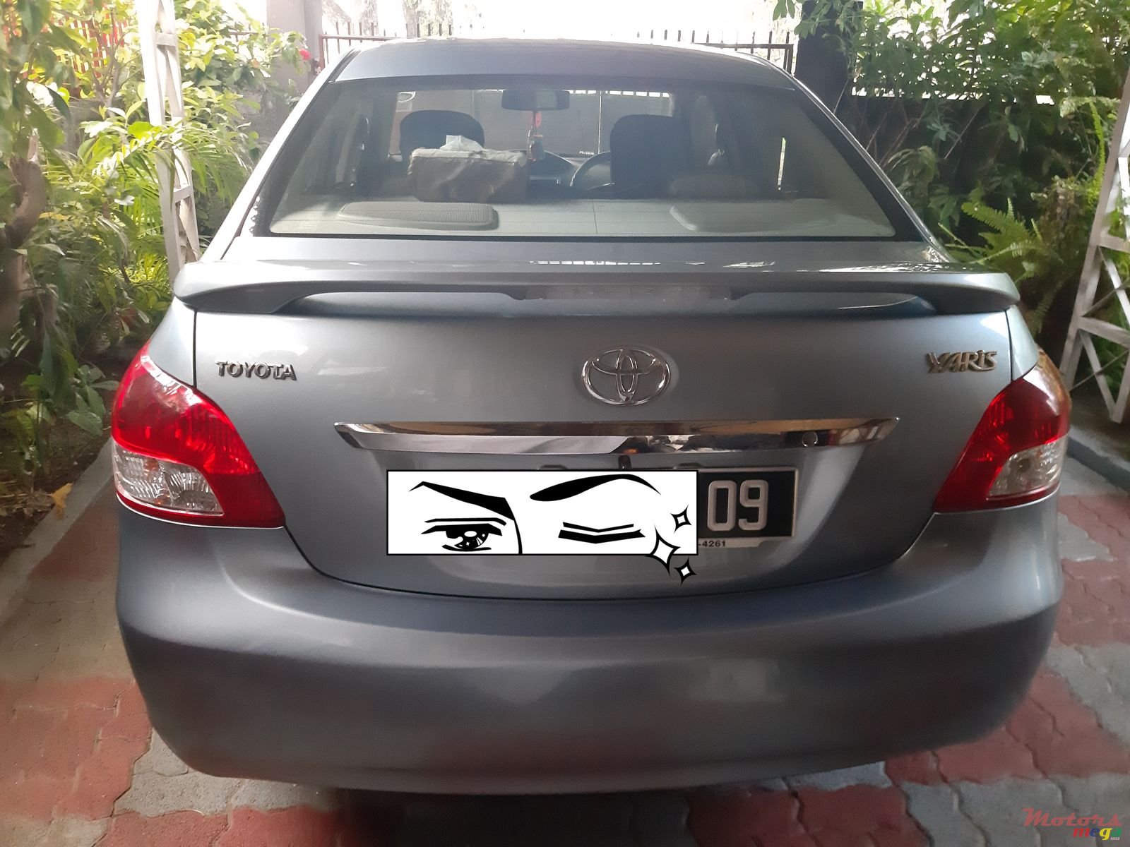 2009' Toyota Yaris photo #2