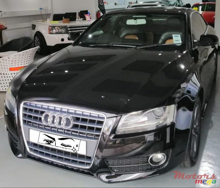 2011' Audi A5 Coupe photo #3