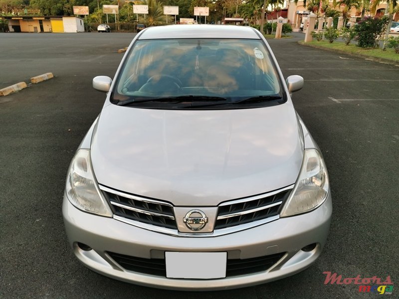 2011' Nissan Tiida Latio photo #1