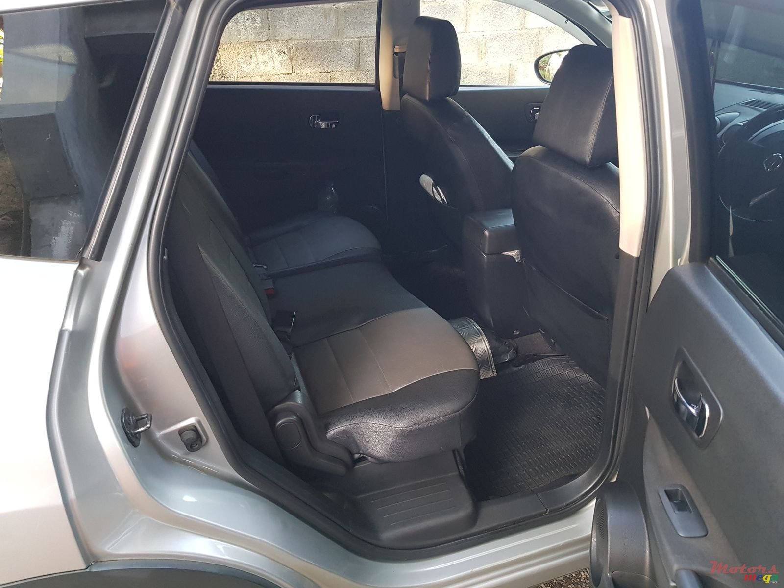 2009' Nissan Qashqai+2 photo #2