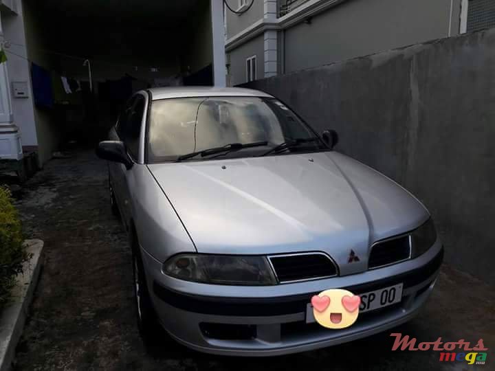 2000' Mitsubishi Carisma photo #1