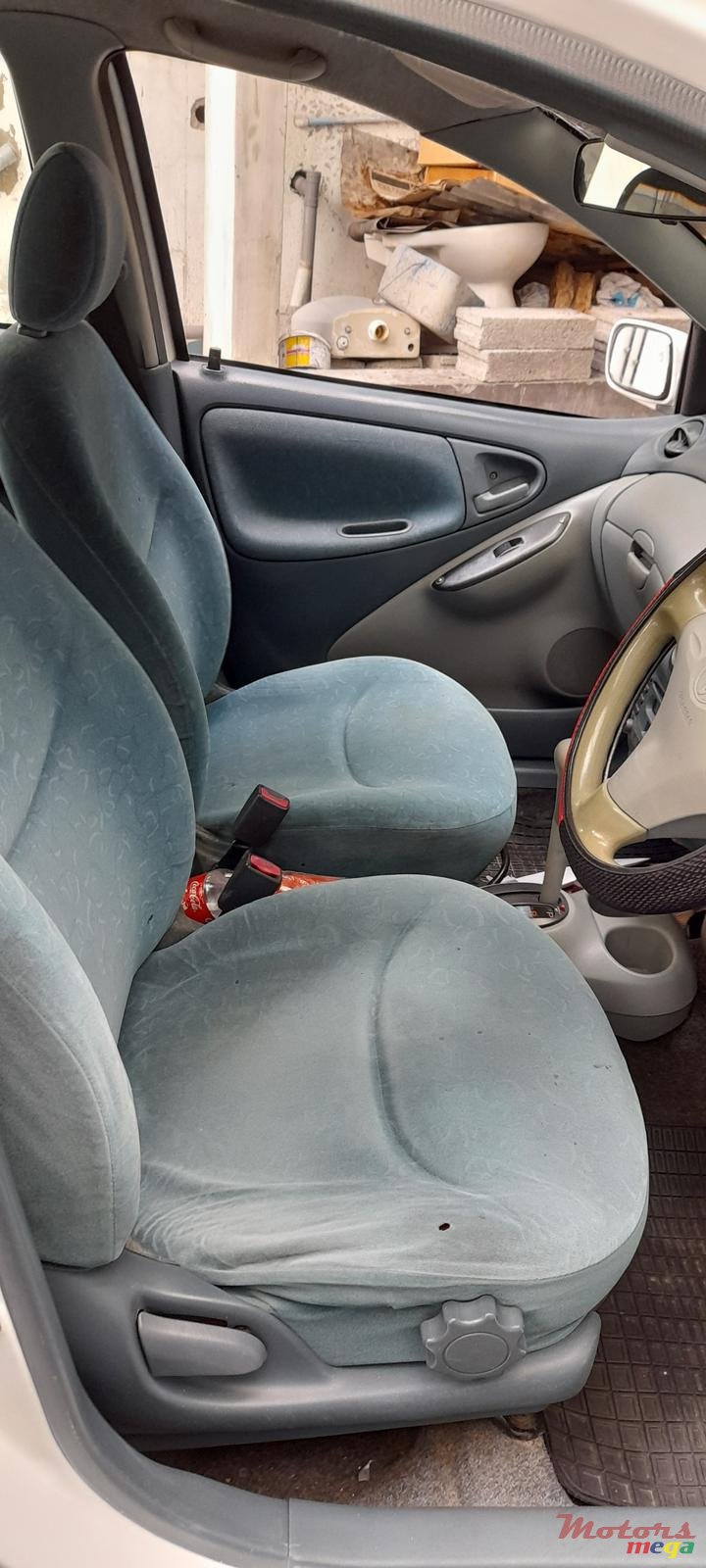 2000' Toyota Vitz photo #3