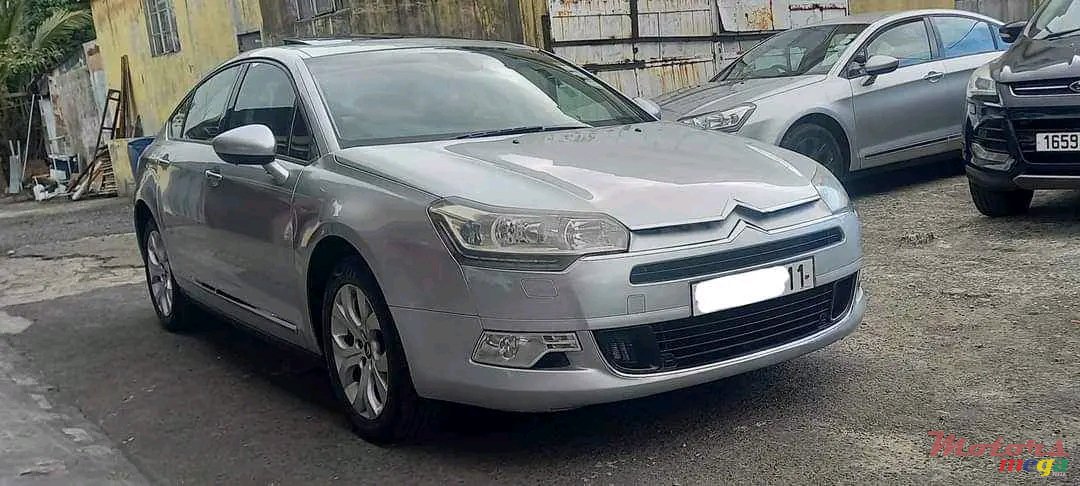 2011' Citroen C5 photo #2