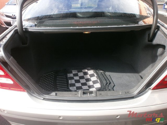2004' Mercedes-Benz C180 Kompressor photo #4