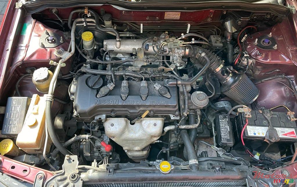 2001' Nissan Sunny photo #2