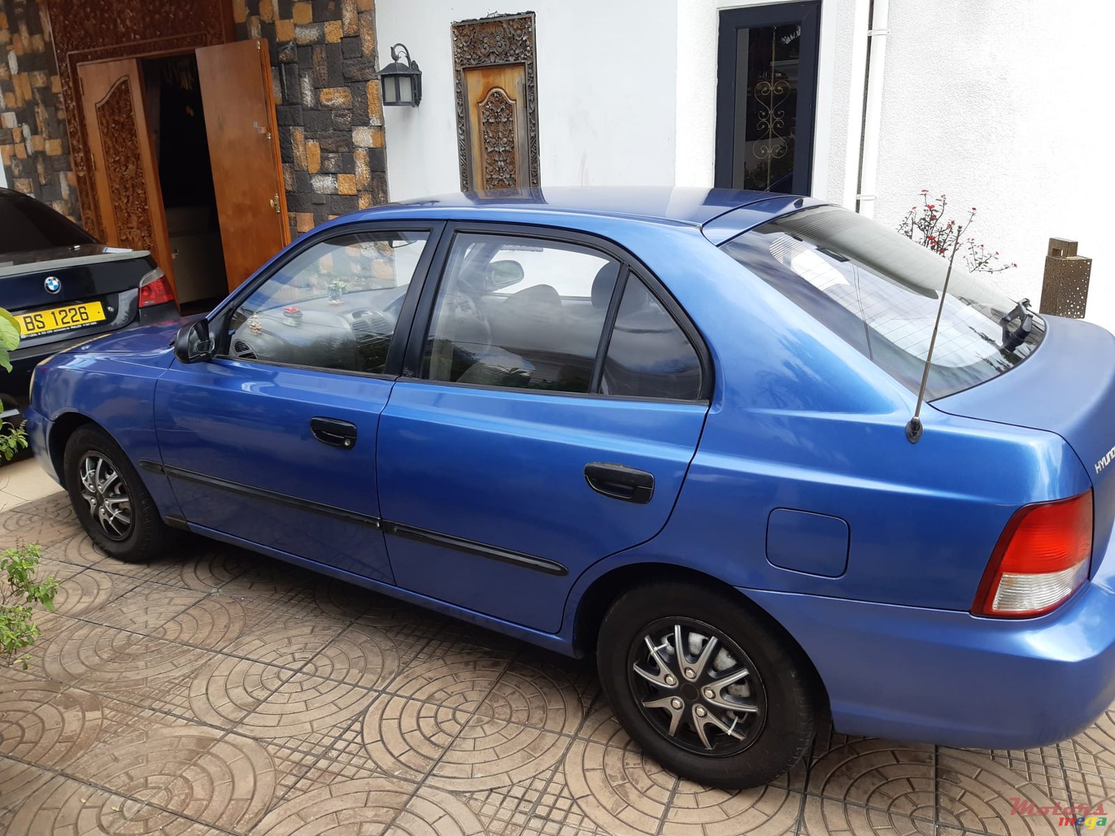 2000' Hyundai Accent photo #3