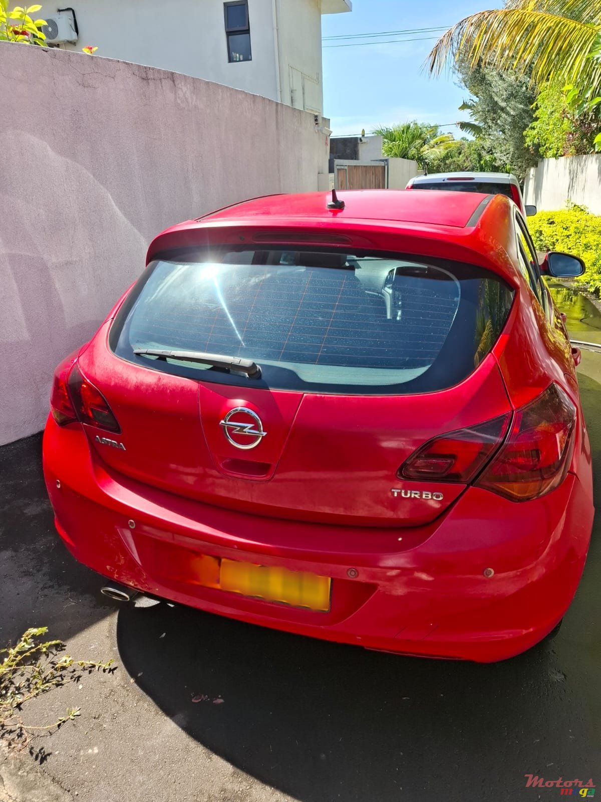 2011' Opel Astra J photo #1