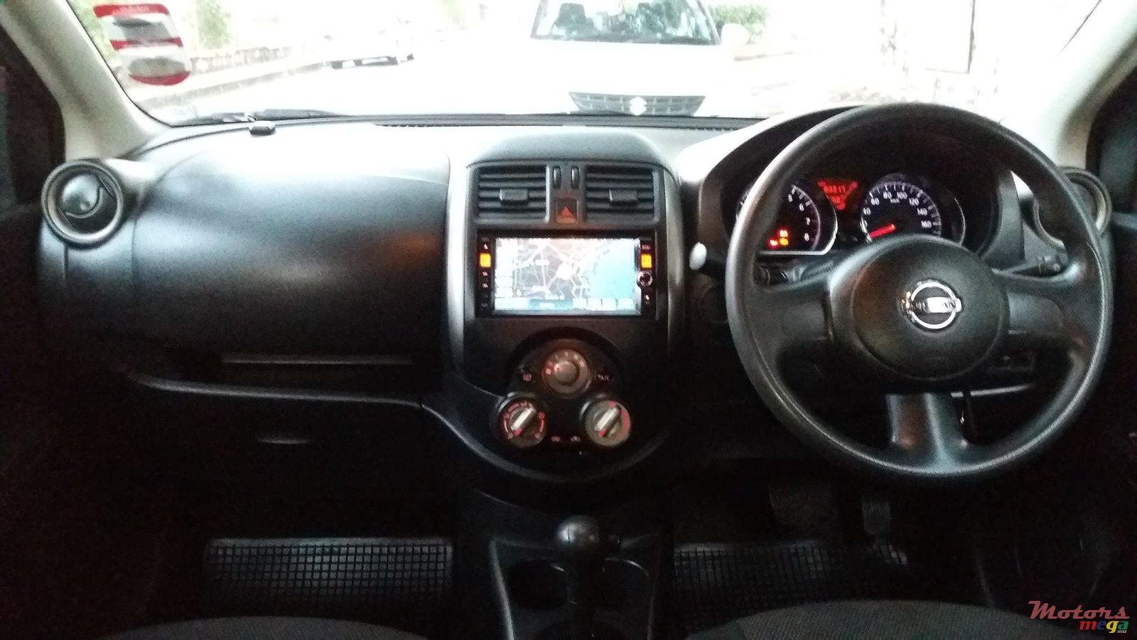 2012' Nissan photo #4