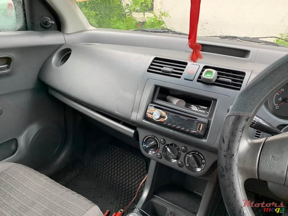 2008' Suzuki Swift photo #6