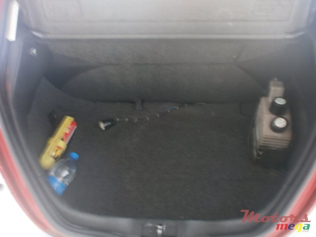 2000' Volkswagen Beetle photo #3