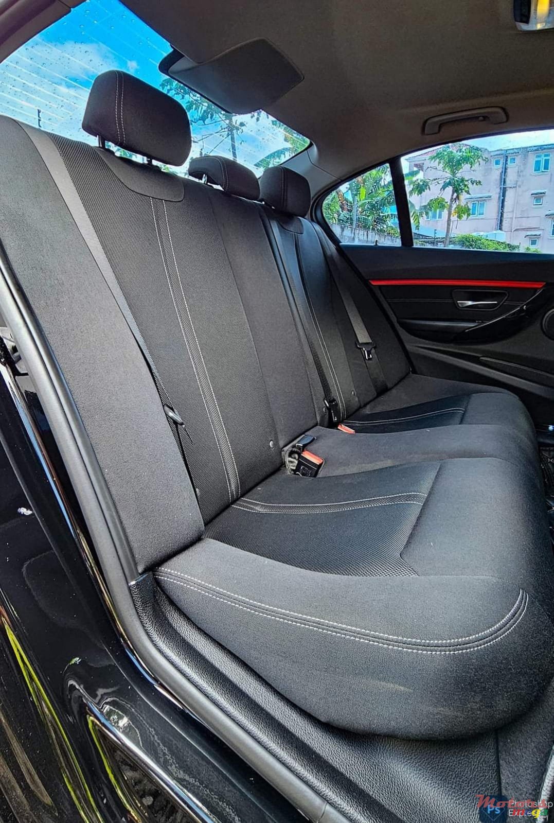 2016' BMW 318 photo #4