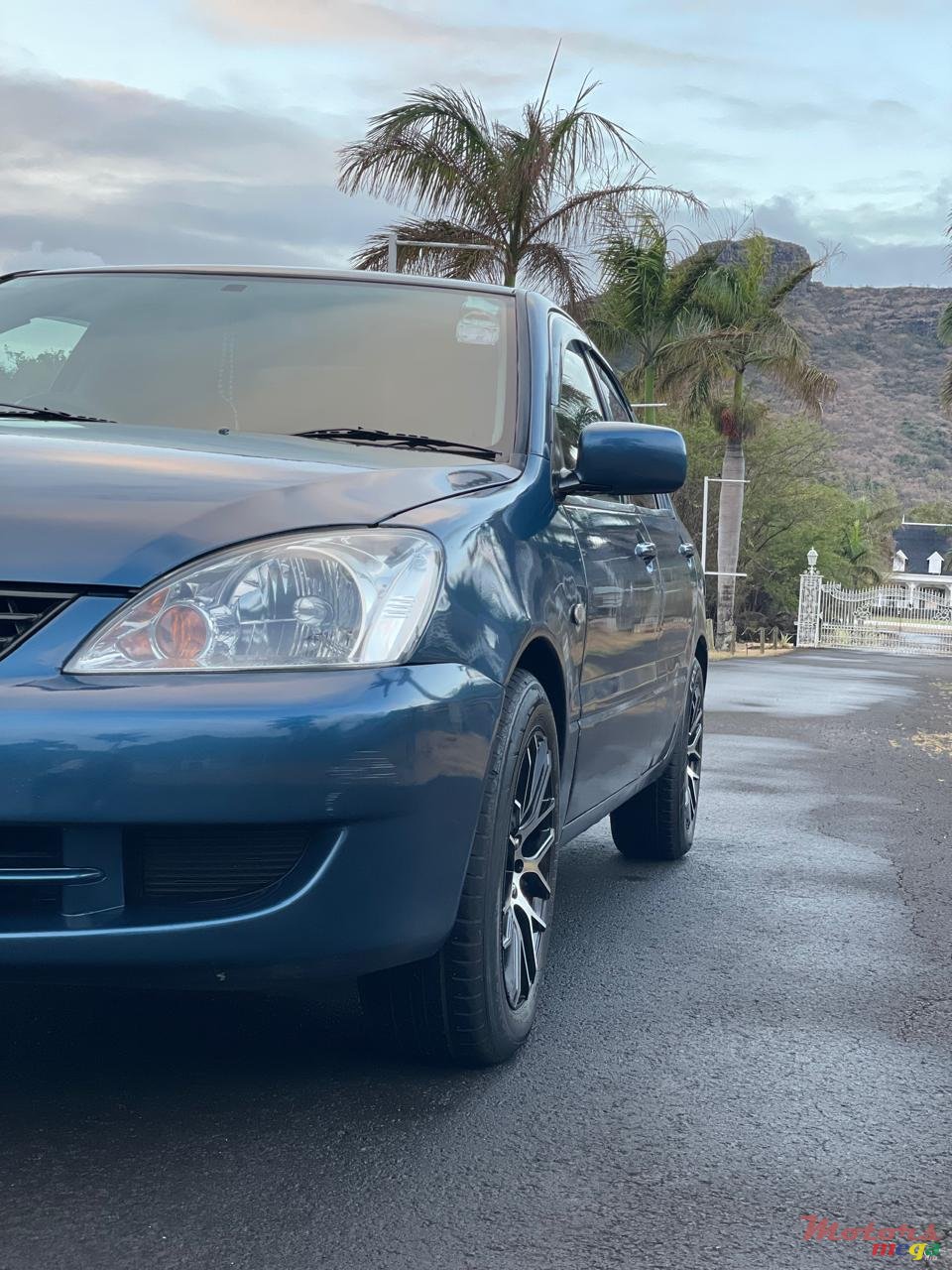 2008' Mitsubishi Lancer photo #3