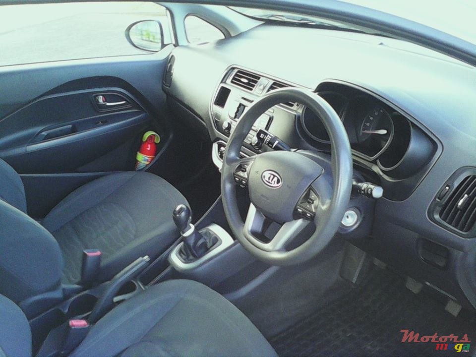 2012' Kia Rio sedan photo #7