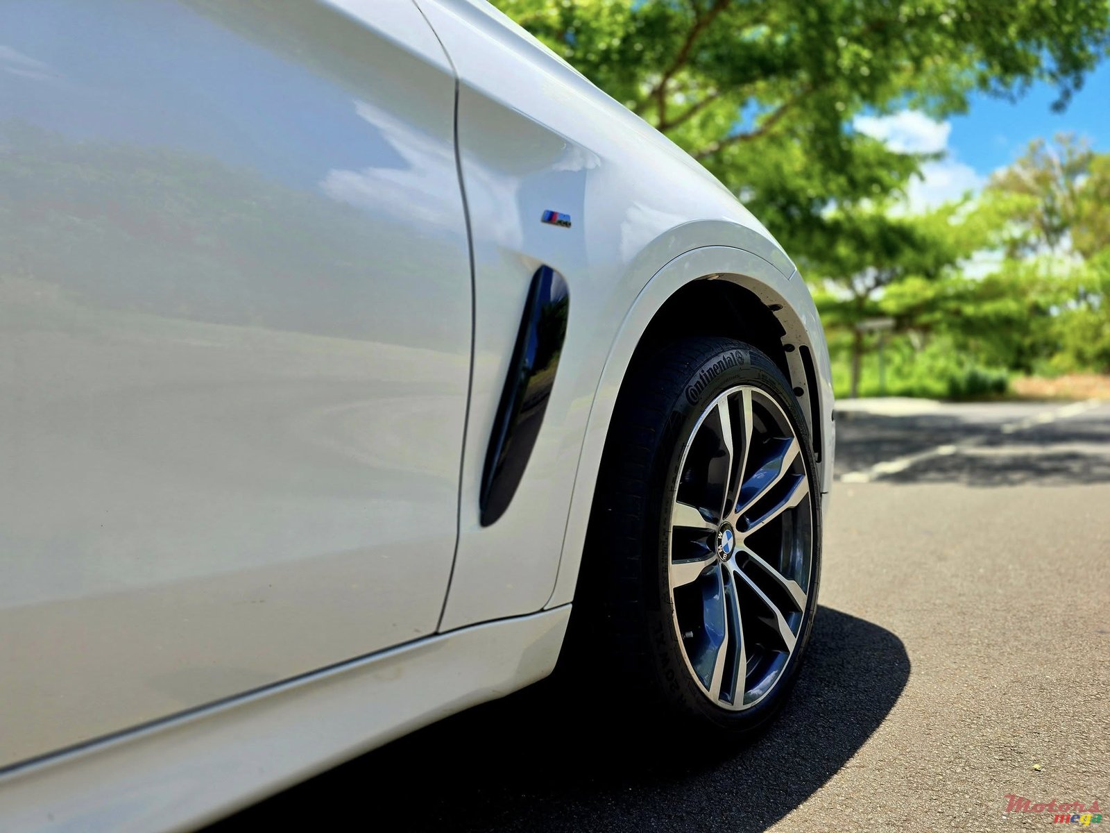 2019' BMW X6 photo #3