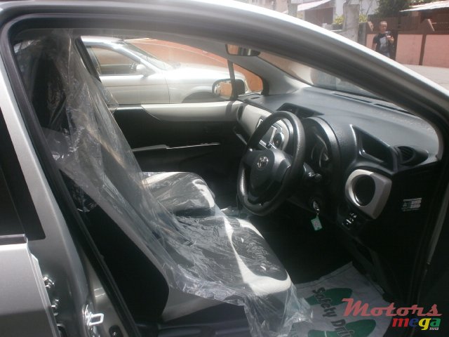 2012' Toyota Vitz JAPAN photo #2