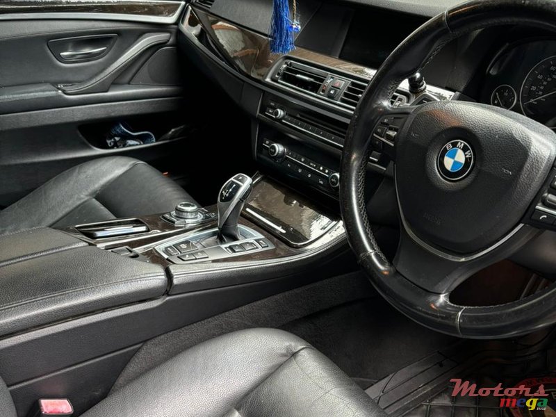 2012' BMW 523 photo #4