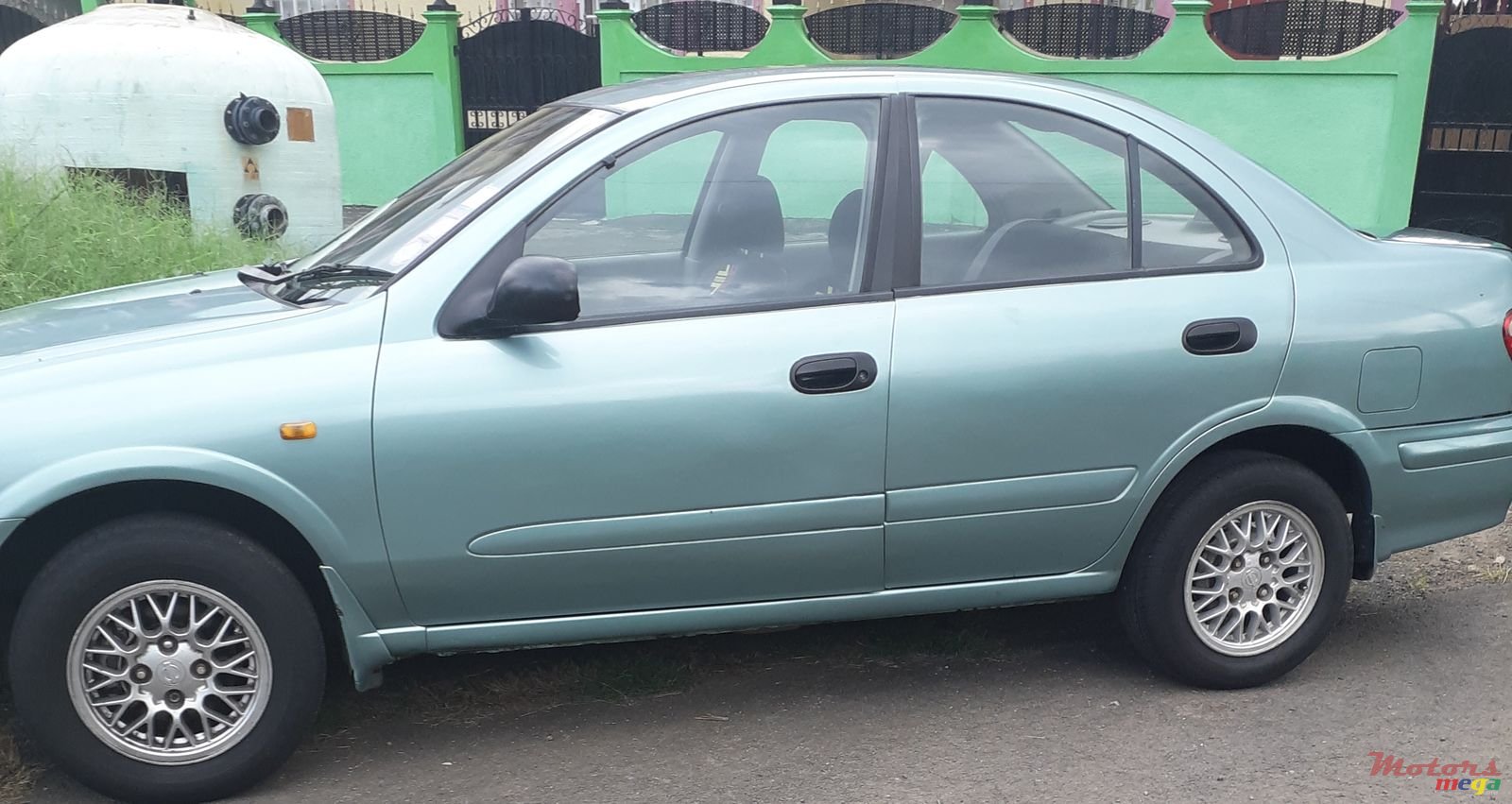 2002' Nissan N16 Full Option photo #3