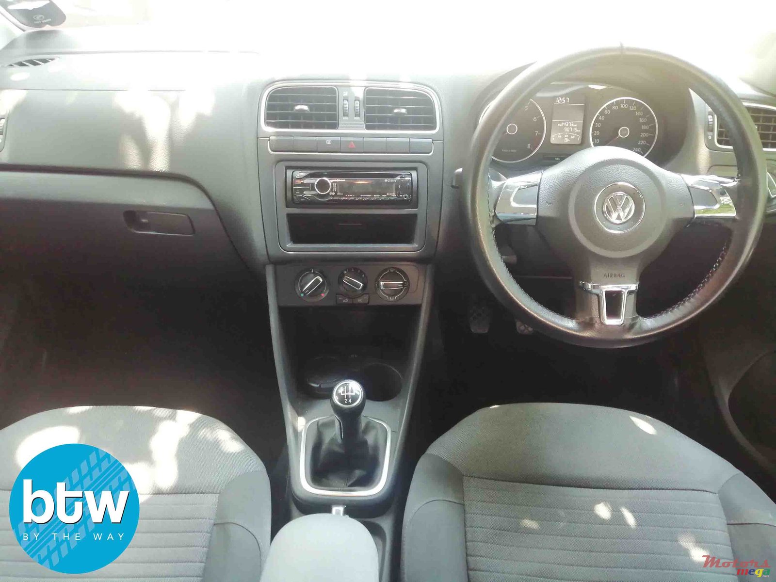 2013' Volkswagen Polo photo #6