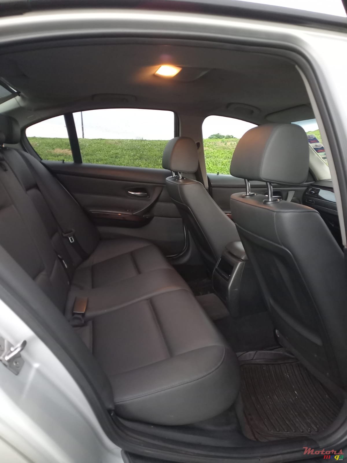 2011' BMW 316 photo #5