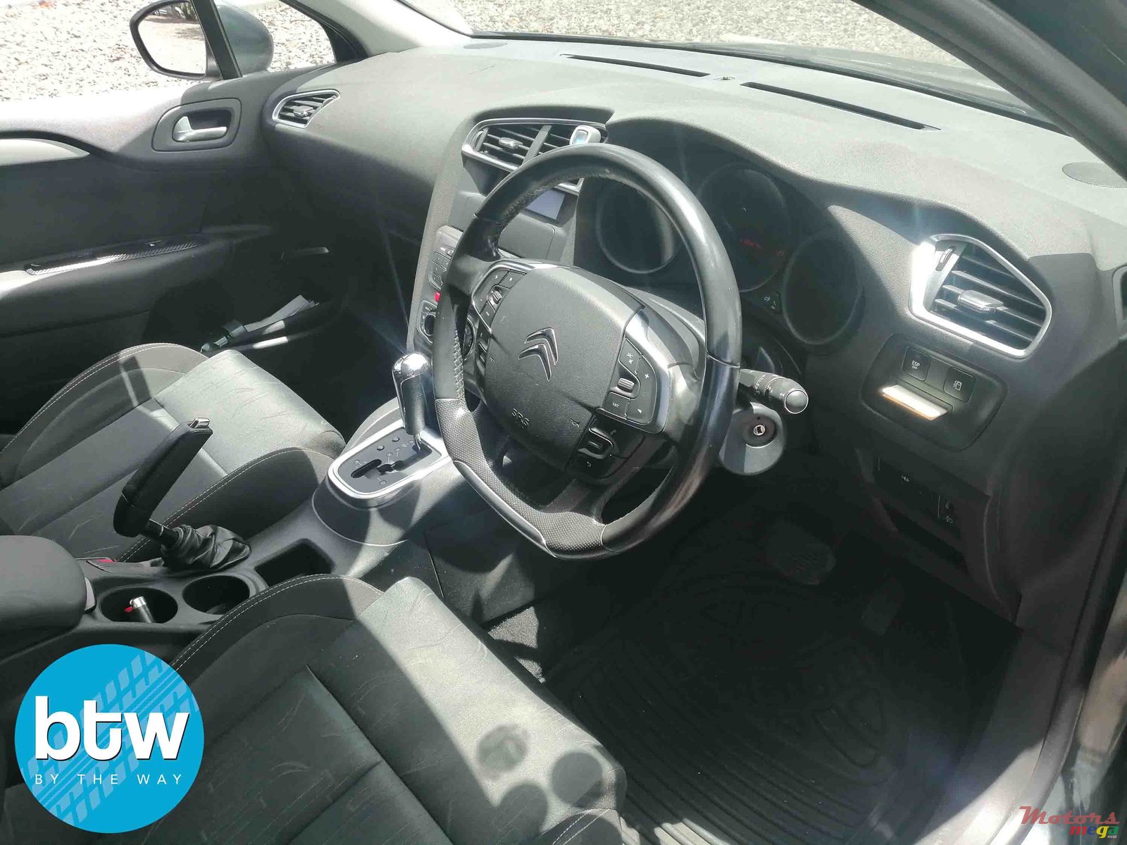 2013' Citroen C4 VTi photo #5