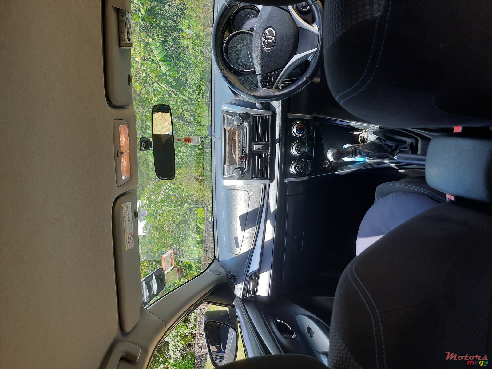 2014' Toyota Yaris photo #4