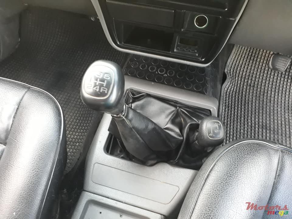 1999' Isuzu 4x4 photo #3